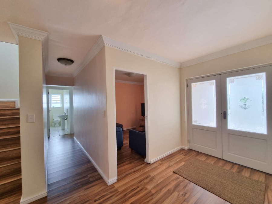 5 Bedroom Property for Sale in Chanteclair Western Cape